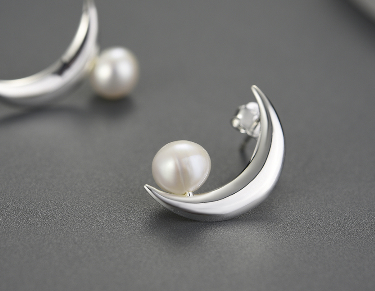 Luna Pearl Asymmetry Earrings