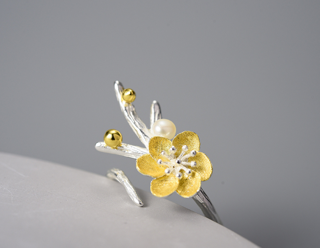 Frosted Petal Embrace Ring