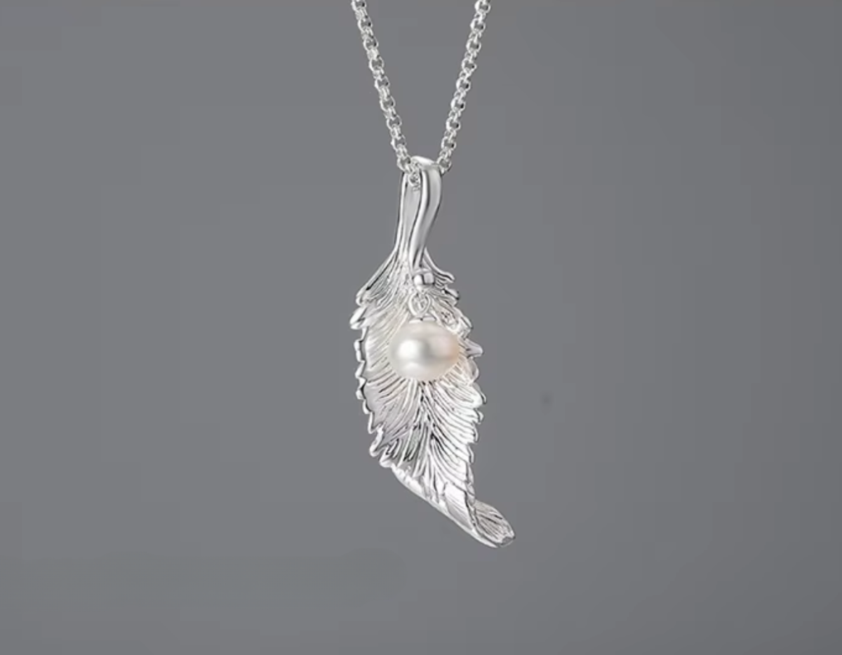 “Lustre Leaf Pendant”