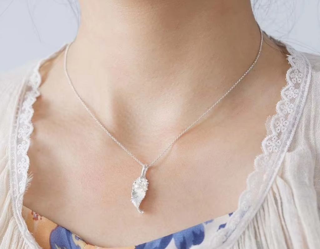 “Lustre Leaf Pendant”