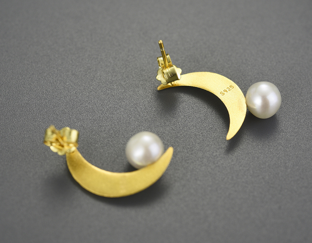 Luna Pearl Asymmetry Earrings