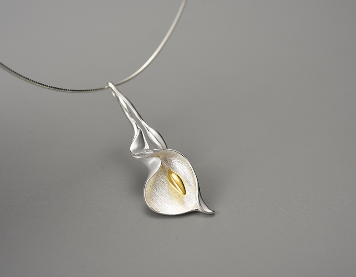 Lumina Calla Pendant