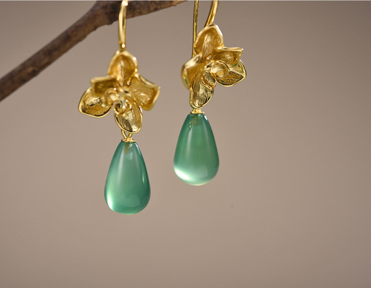 Orchid Dewdrop Elegance