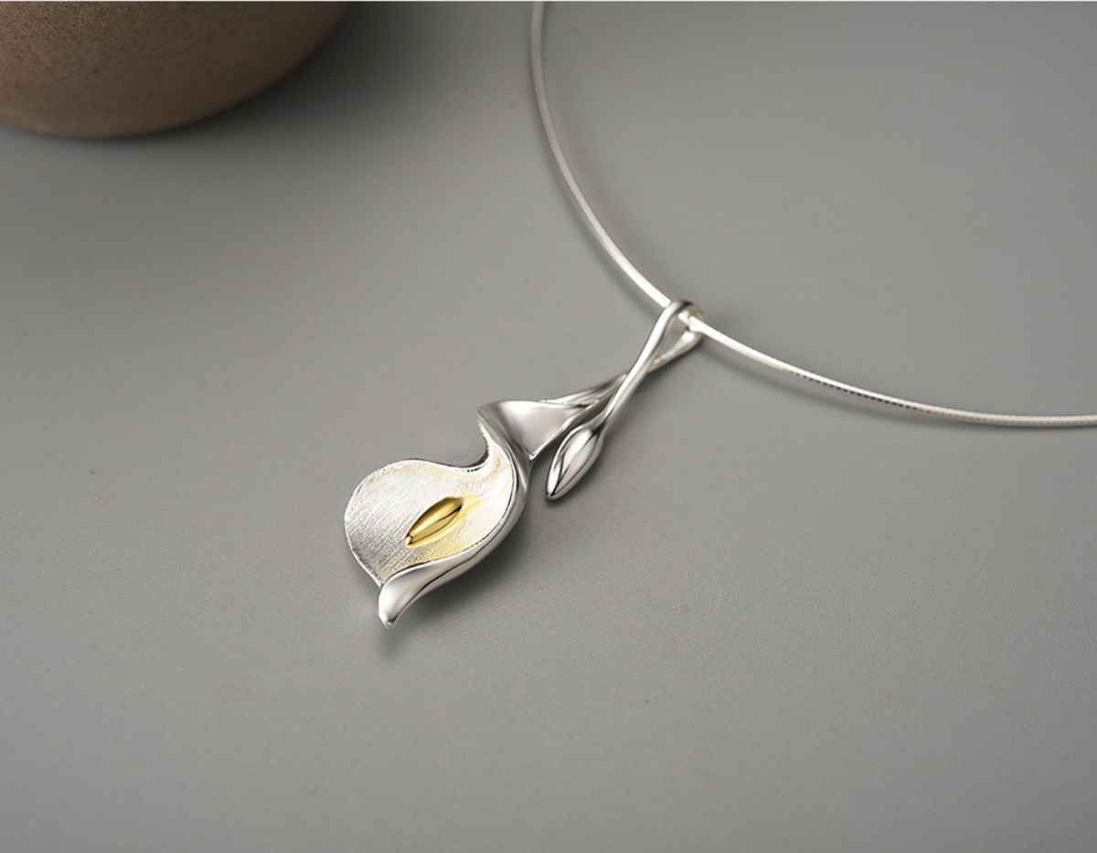 Lumina Calla Pendant