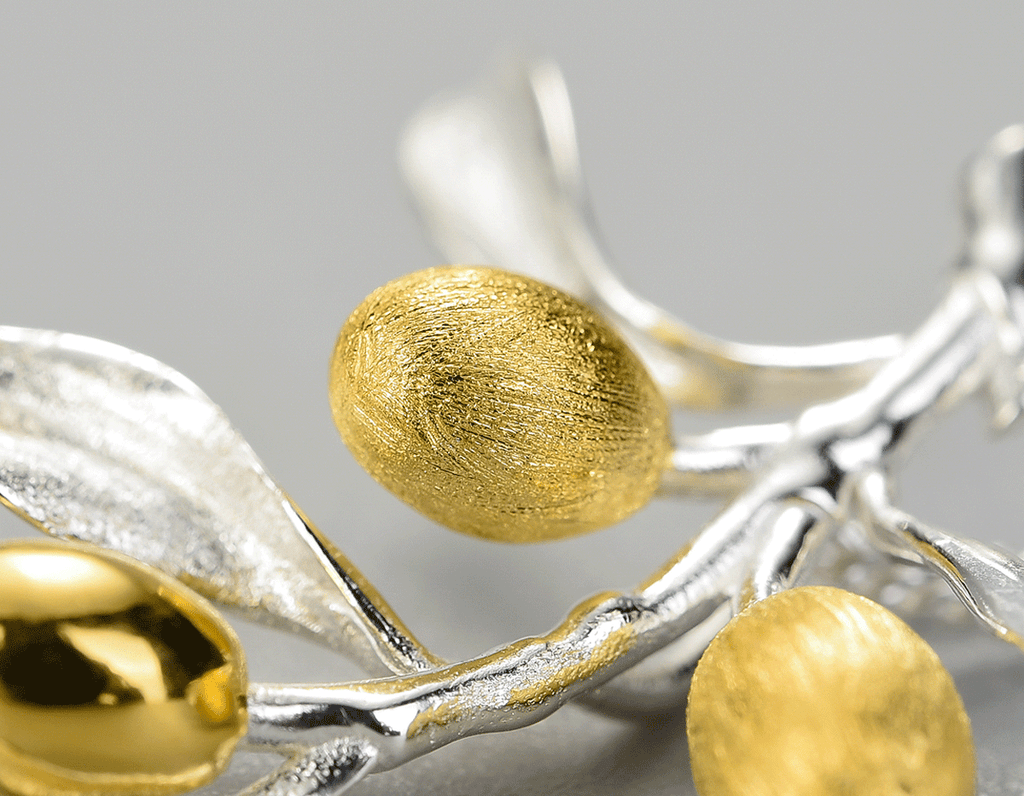 Verdant Embrace Pendant