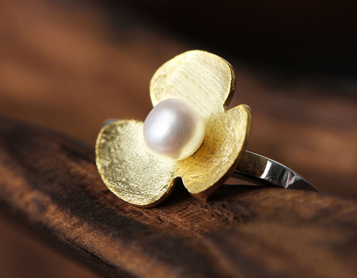 Clover Pearl Embrace Ring