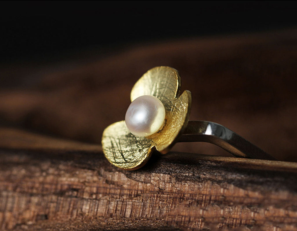 Clover Pearl Embrace Ring