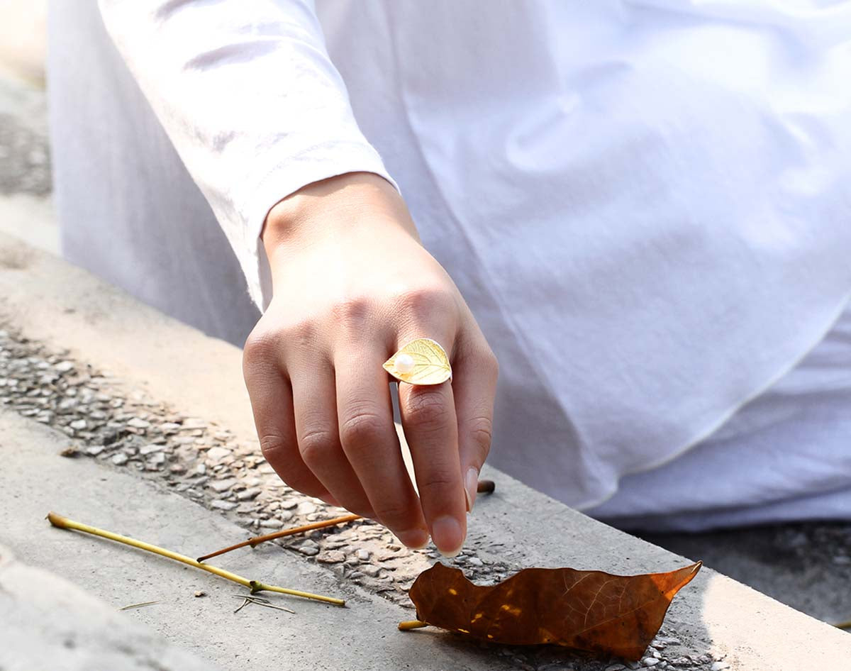 Lustre Leaf Embrace Ring