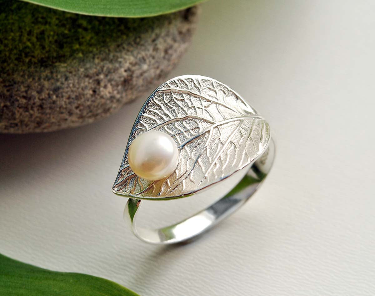 Lustre Leaf Embrace Ring
