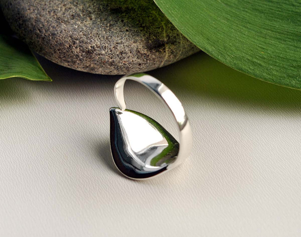 Lustre Leaf Embrace Ring