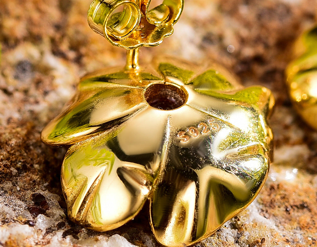 Anemone Serenade Studs