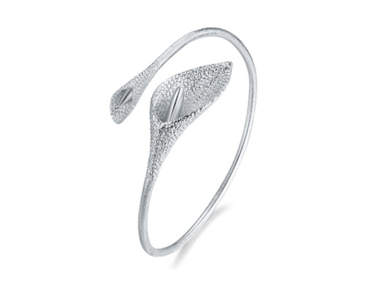 Luz de Calla Bangle