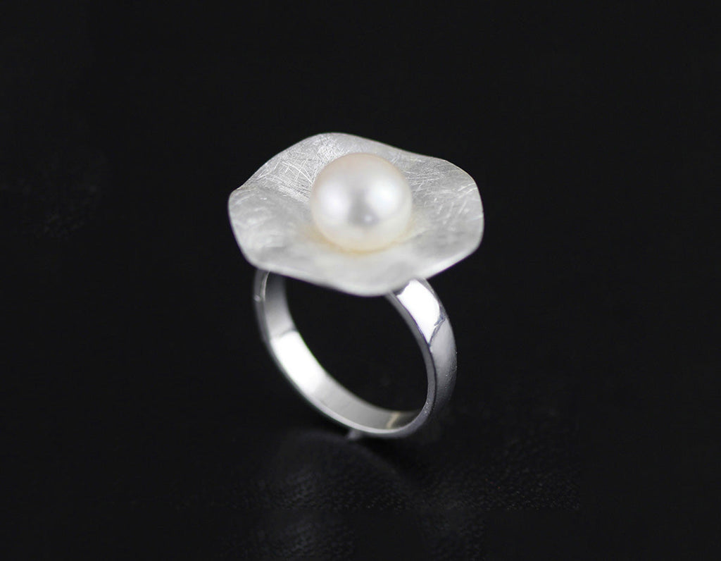 Lustre of Lotus Ring