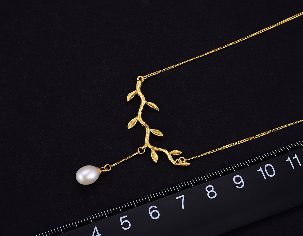 Olive Embrace Necklace