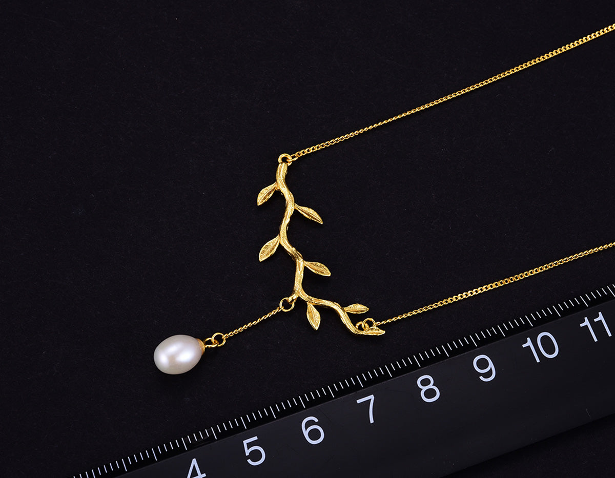 Olive Embrace Necklace